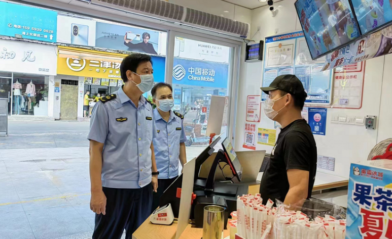 福建厦门：强化疫情防控 劝导暂停堂食4000多家次